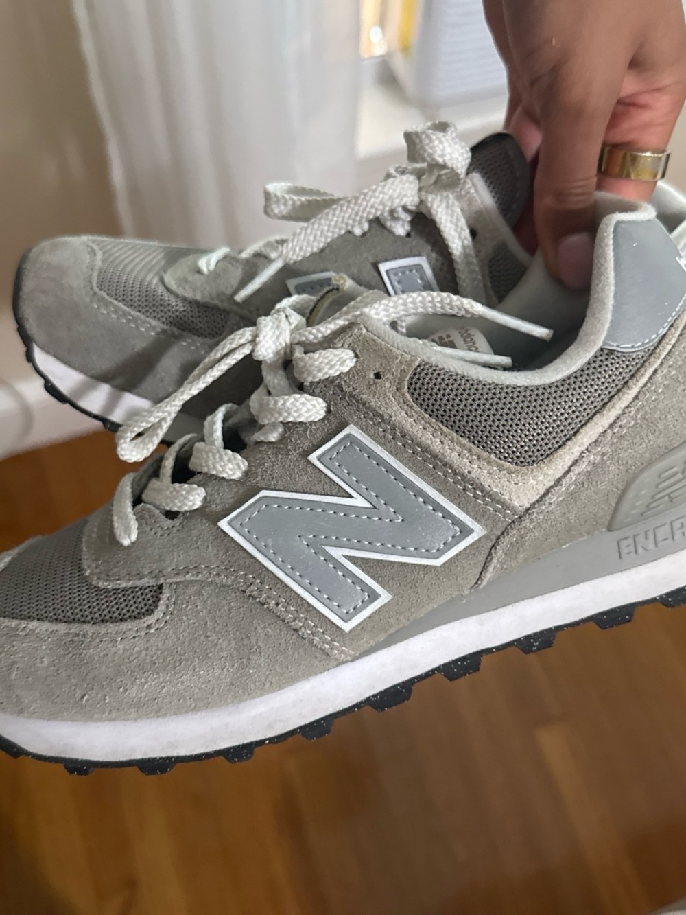 New Balance Women’s Size 8